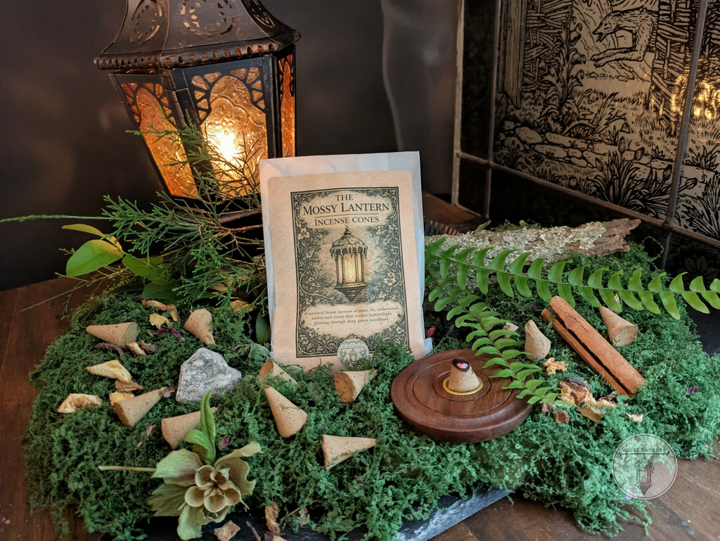 The Mossy Lantern (Cedarwood + Cinnamon + Orange) Natural Incense Cones