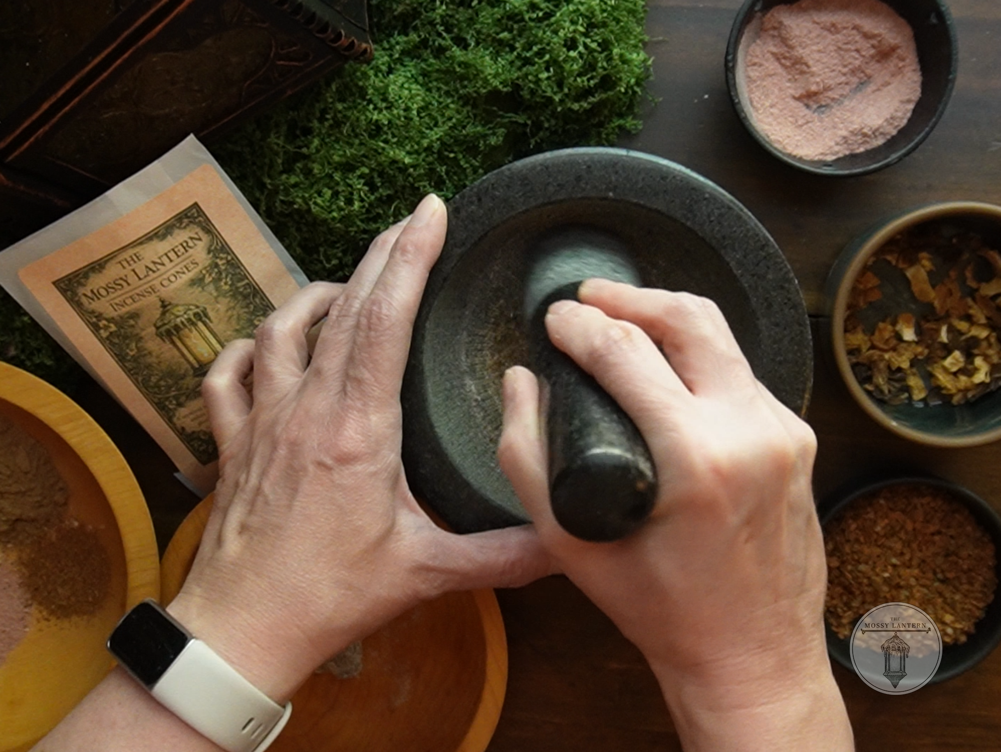 The Mossy Lantern (Cedarwood + Cinnamon + Orange) Natural Incense Cones